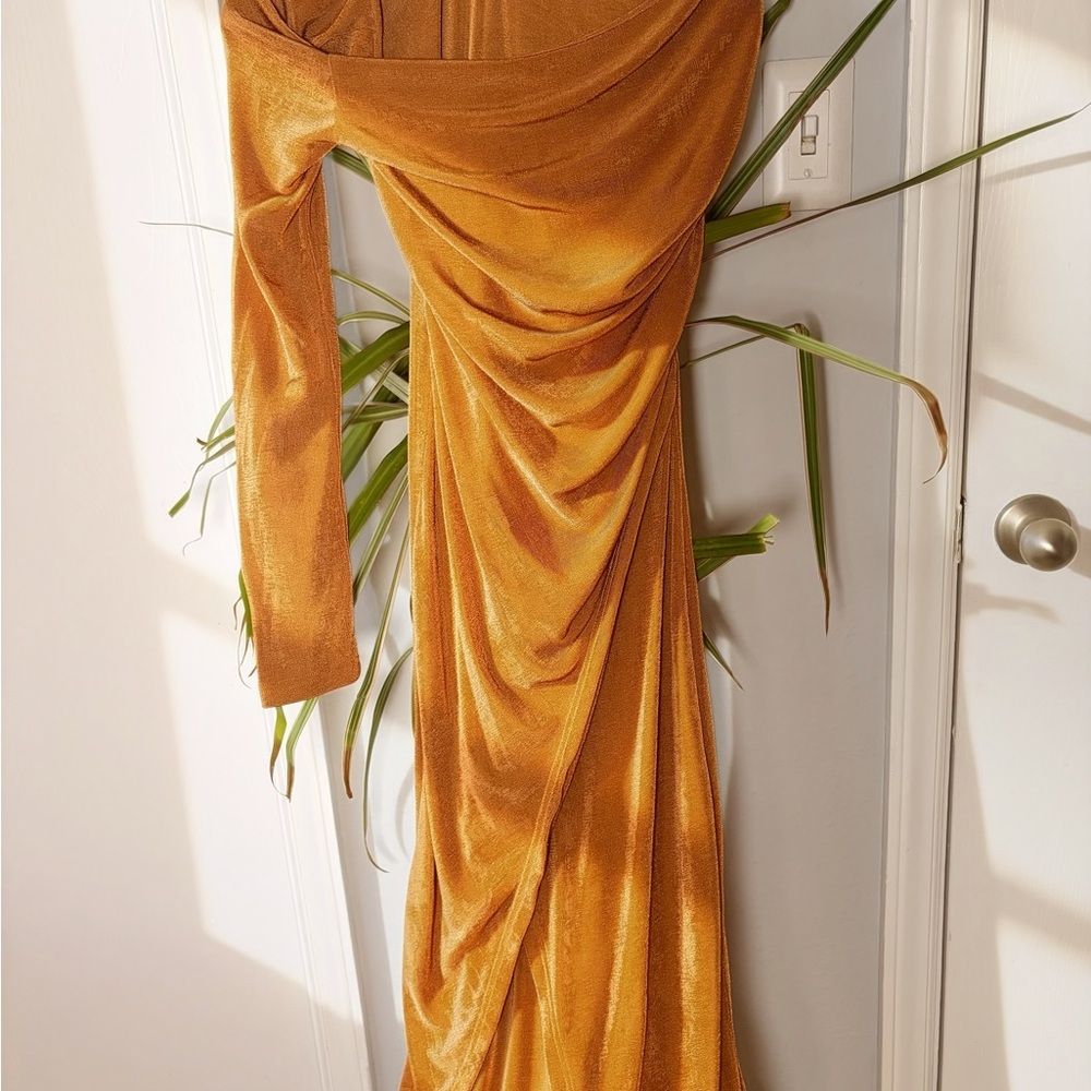 Elegant Gold One-Shoulder Dress